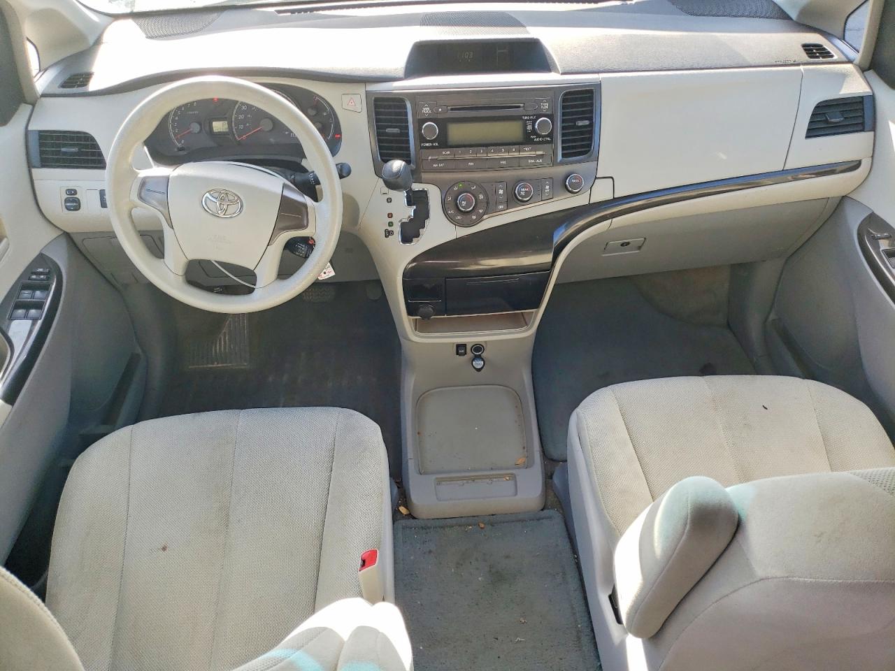 2013 TOYOTA SIENNA photo 8