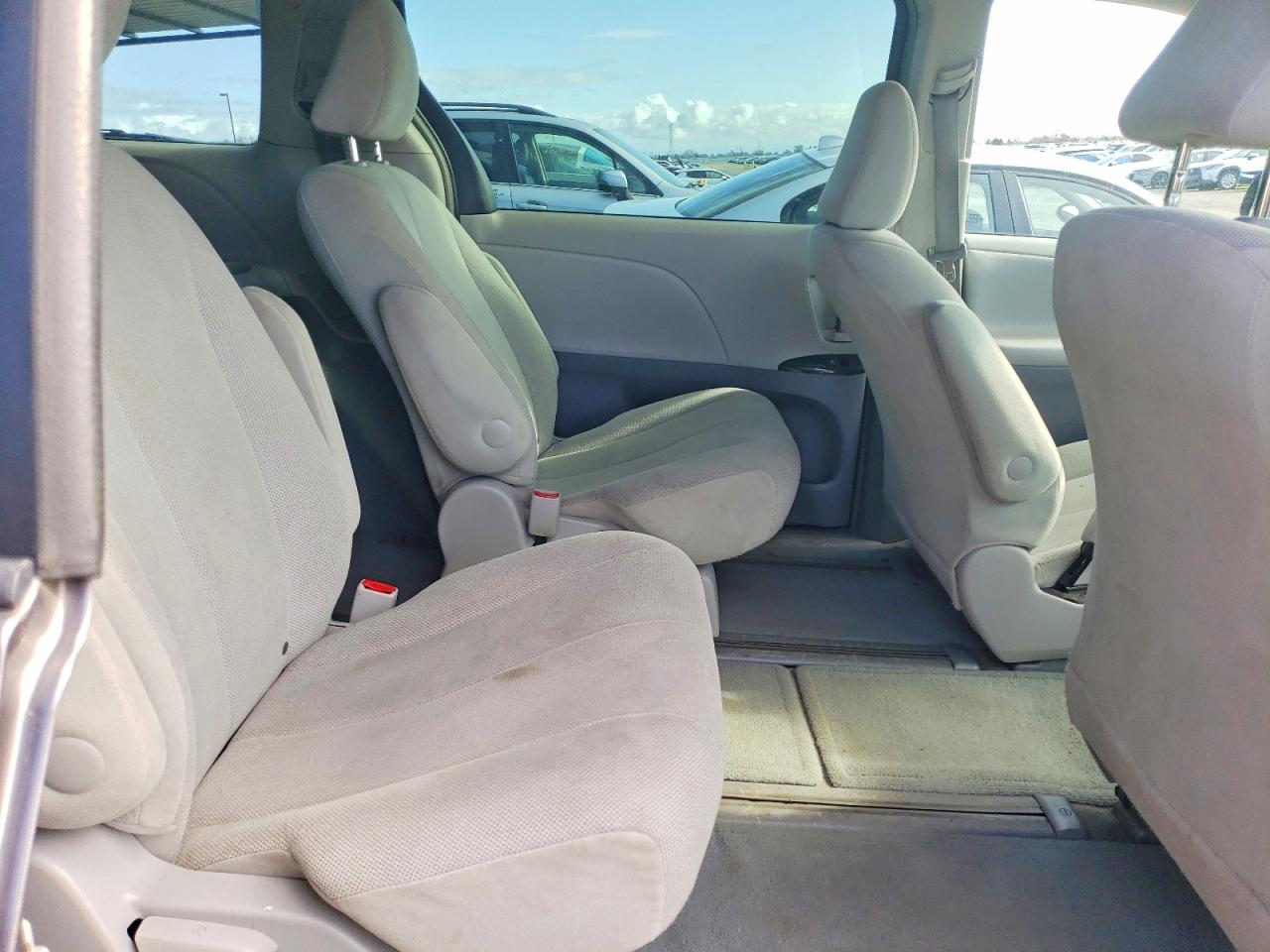 2013 TOYOTA SIENNA photo 11