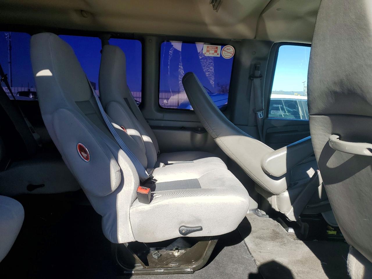 2013 GMC SAVANA G3500 LT photo 11
