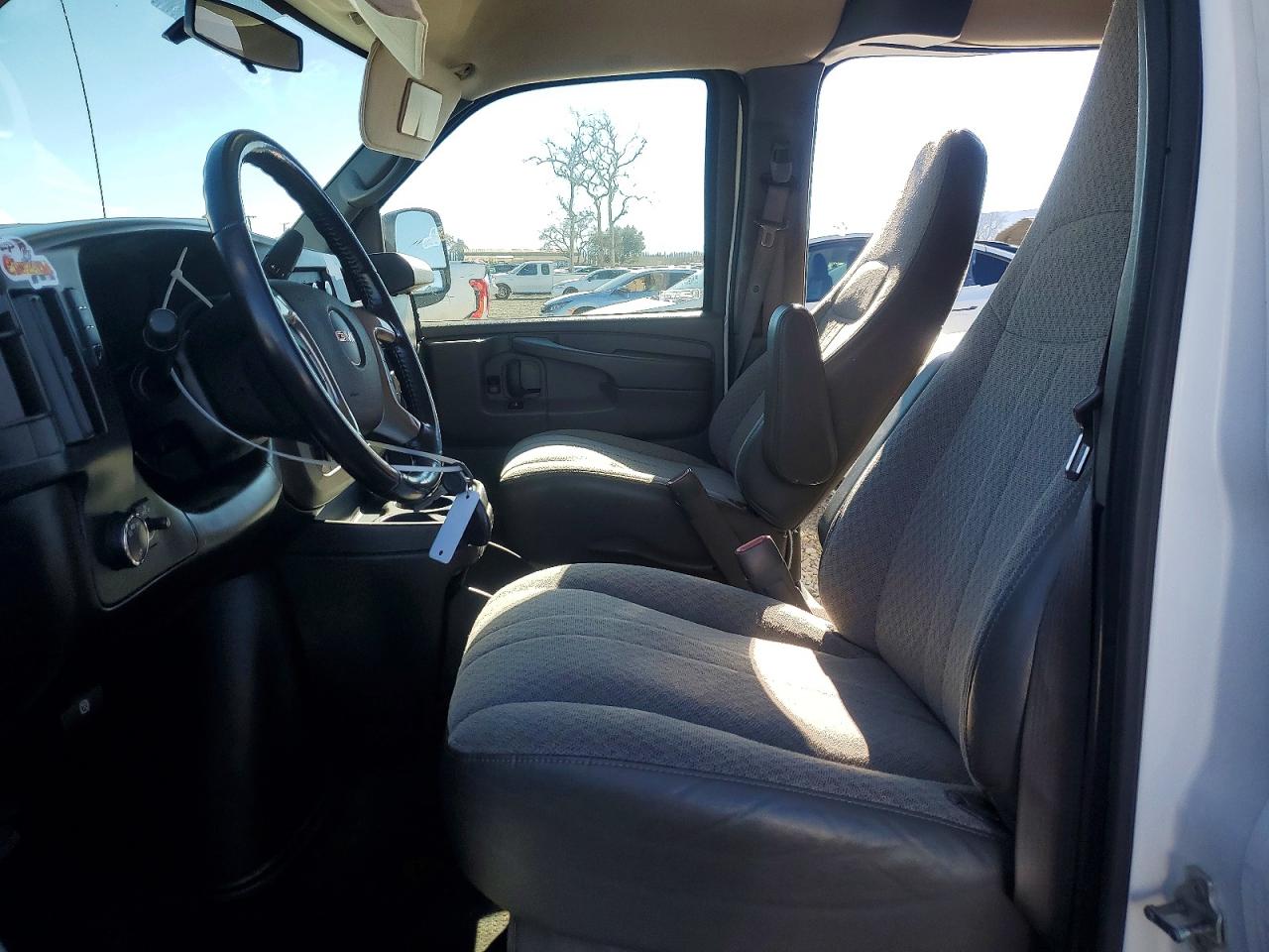 2013 GMC SAVANA G3500 LT photo 7