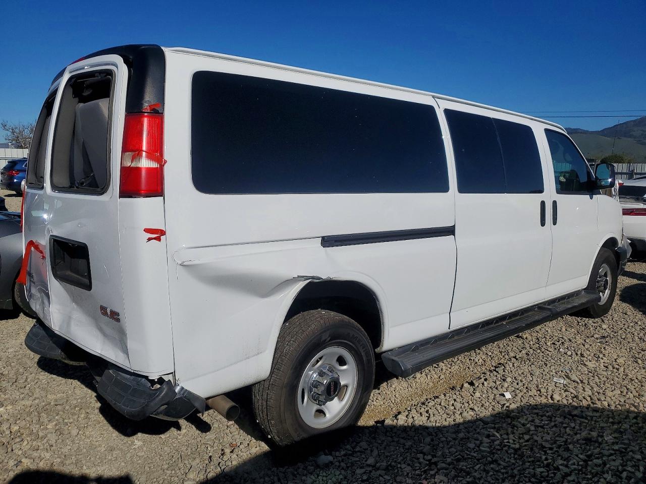 2013 GMC SAVANA G3500 LT photo 3