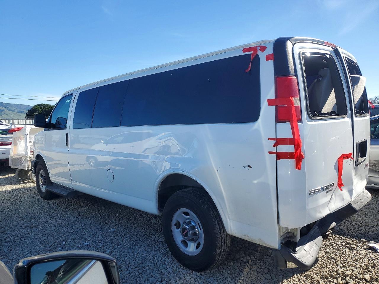 2013 GMC SAVANA G3500 LT photo 2