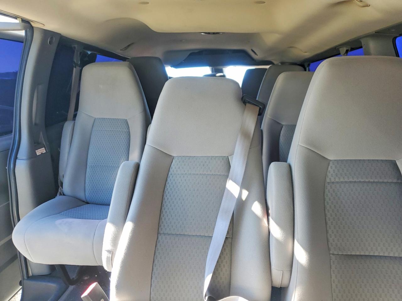 2013 GMC SAVANA G3500 LT photo 10