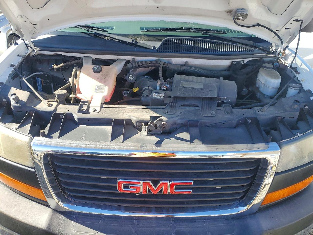 2013 GMC SAVANA G3500 LT photo 12