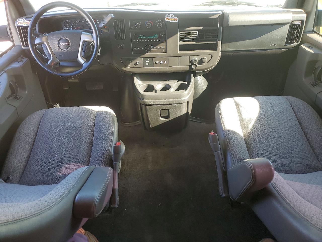 2013 GMC SAVANA G3500 LT photo 8