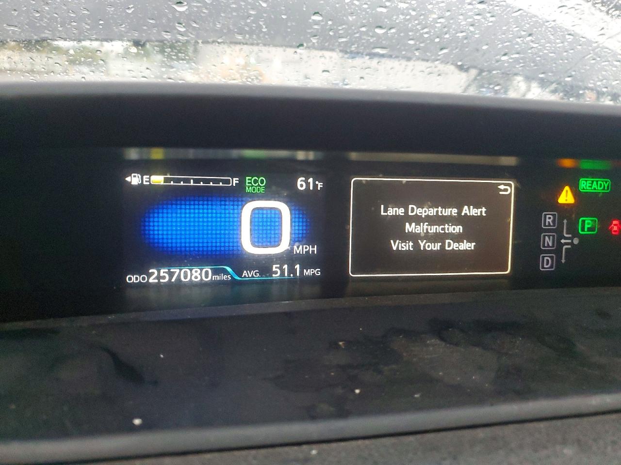 2019 TOYOTA PRIUS photo 9