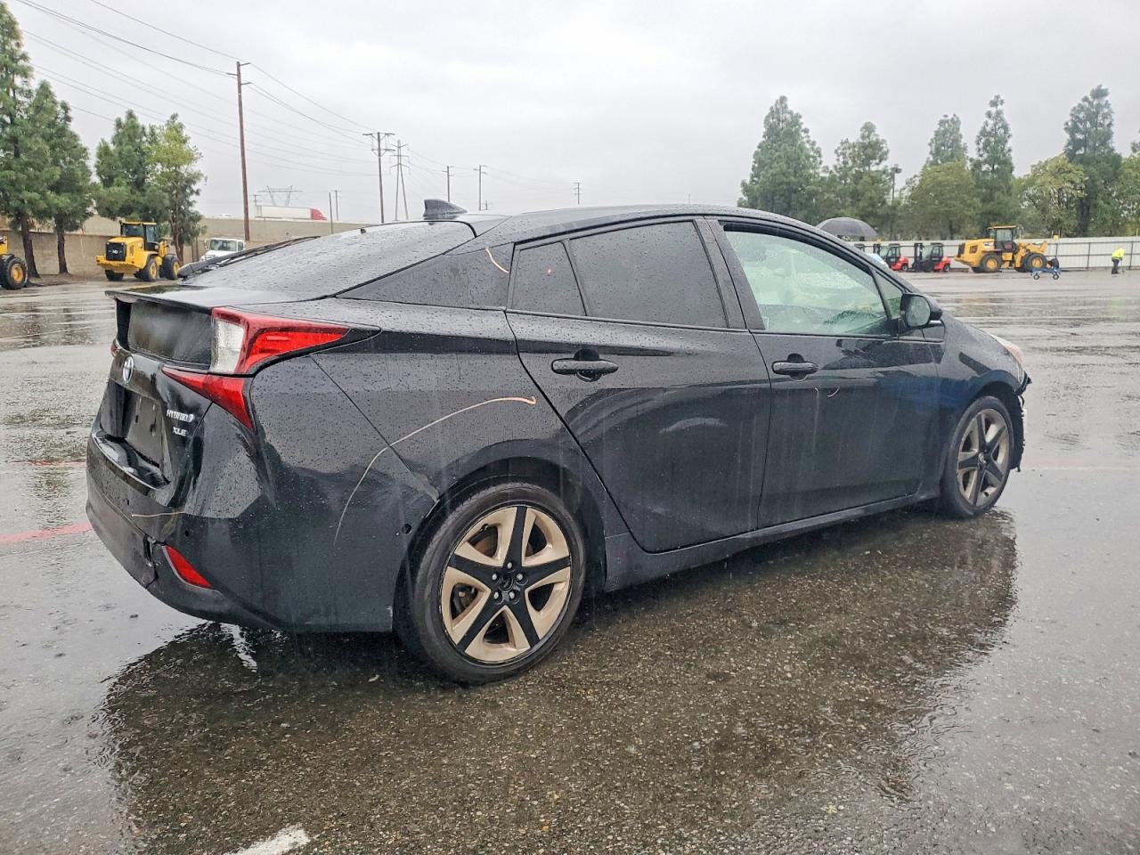 2019 TOYOTA PRIUS photo 3