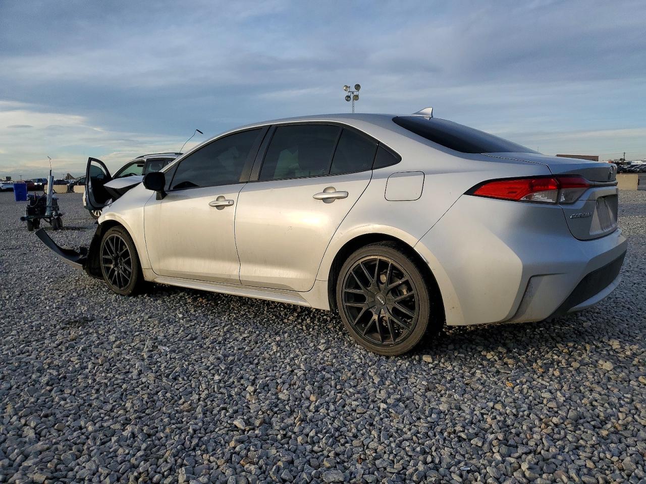 2020 TOYOTA COROLLA LE photo 2