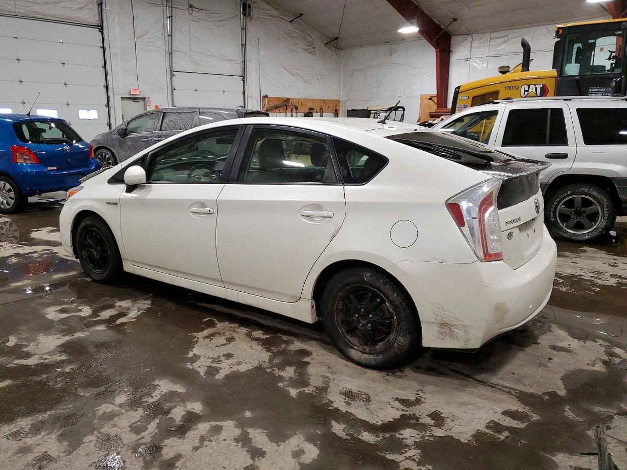 2015 TOYOTA PRIUS photo 2