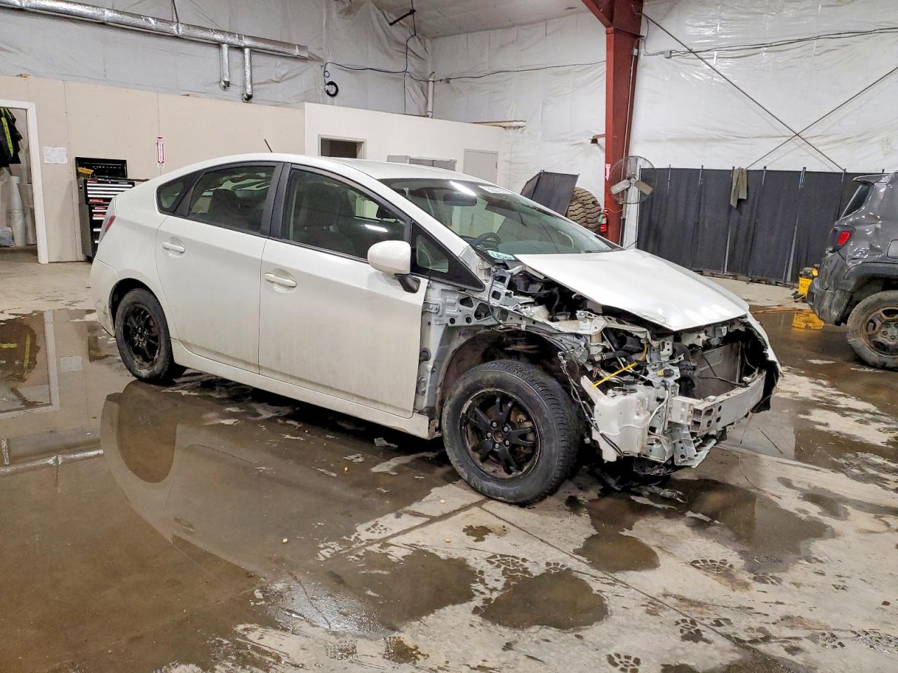 2015 TOYOTA PRIUS photo 4