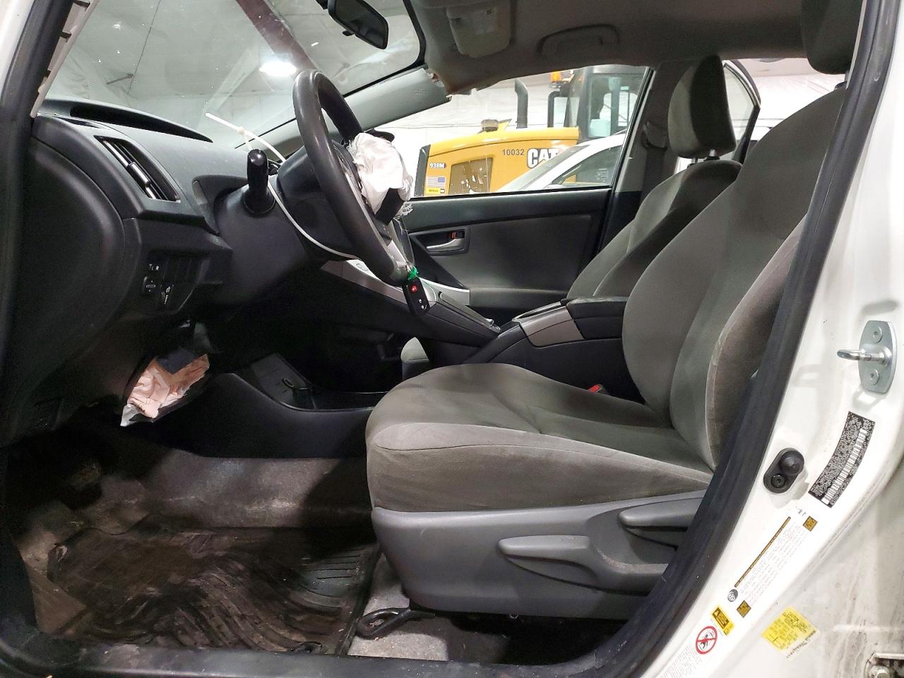 2015 TOYOTA PRIUS photo 7