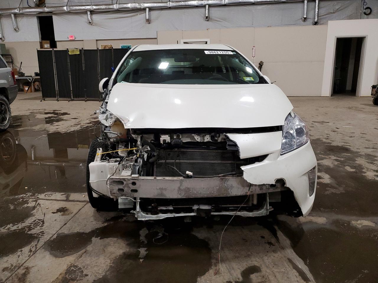 2015 TOYOTA PRIUS photo 5