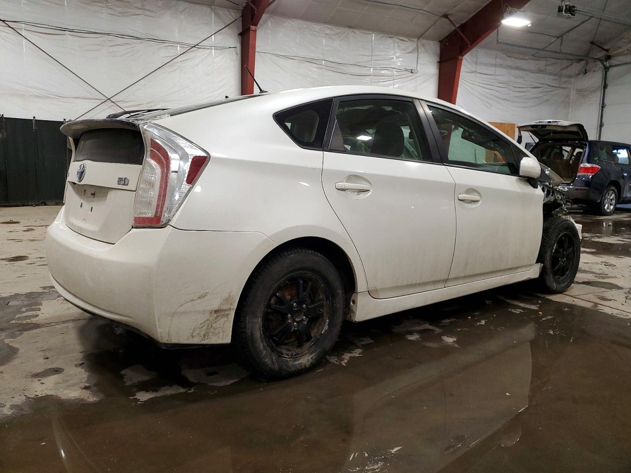 2015 TOYOTA PRIUS photo 3