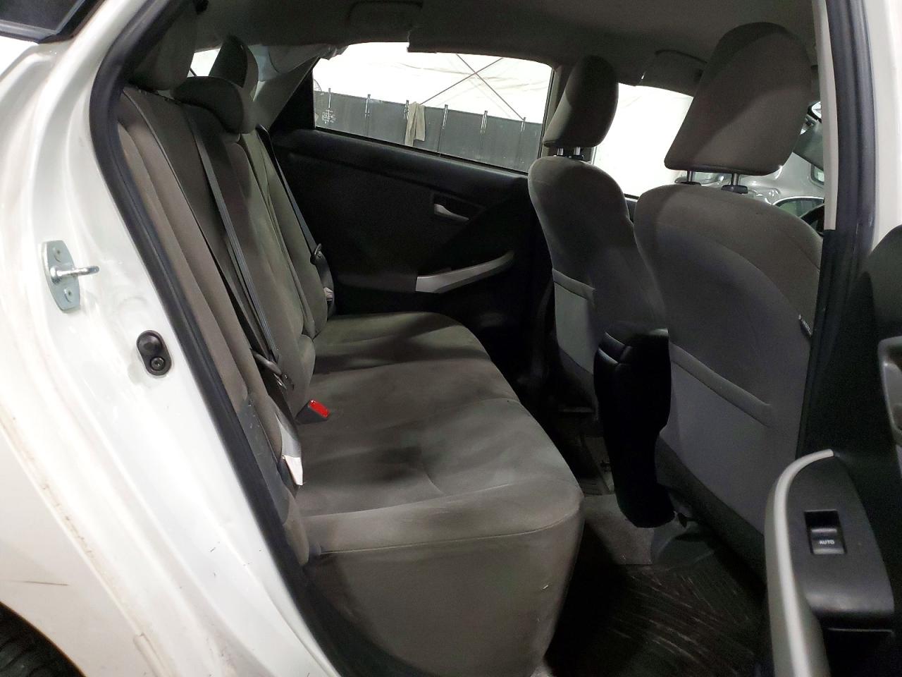 2015 TOYOTA PRIUS photo 10