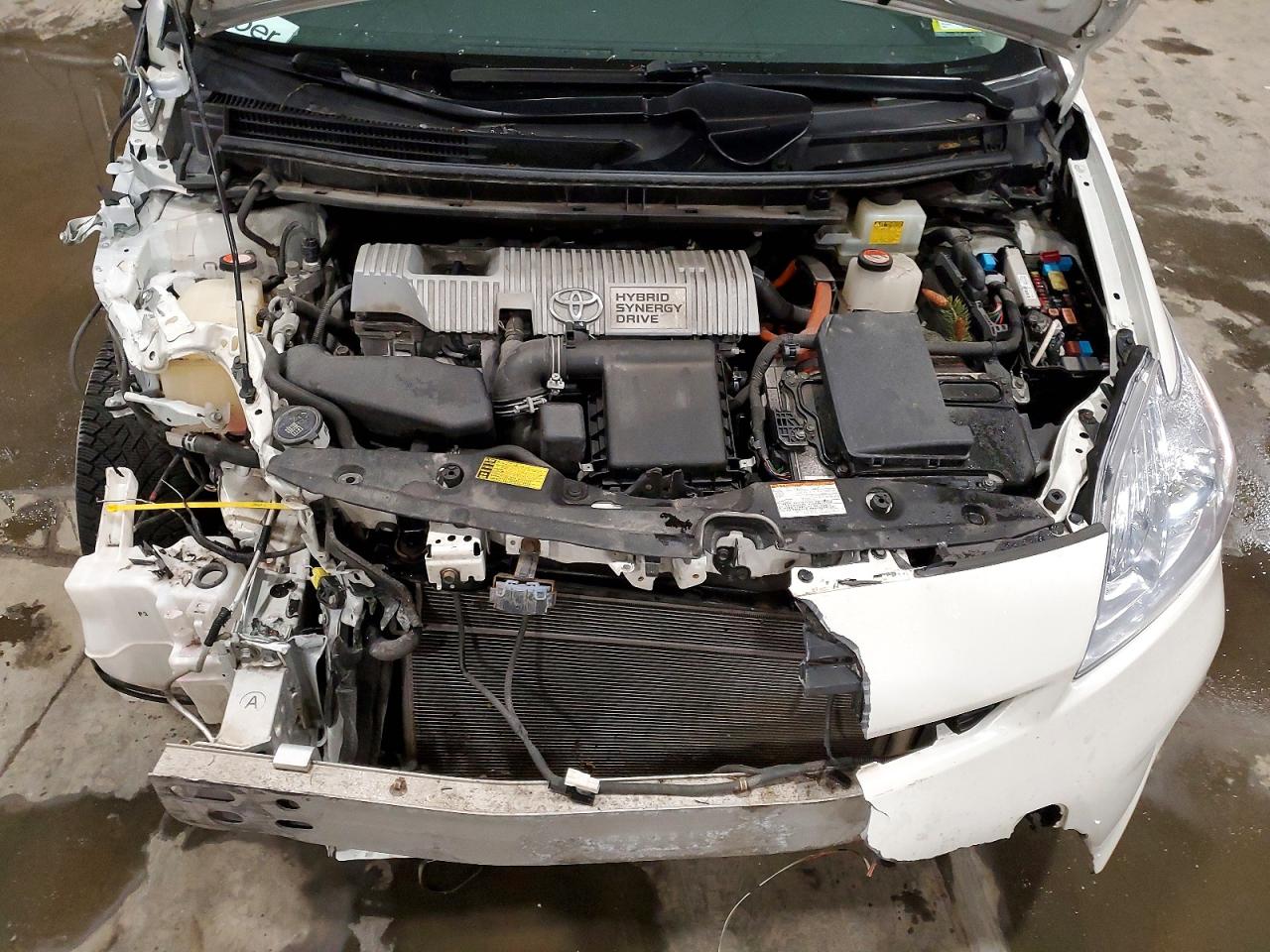 2015 TOYOTA PRIUS photo 11