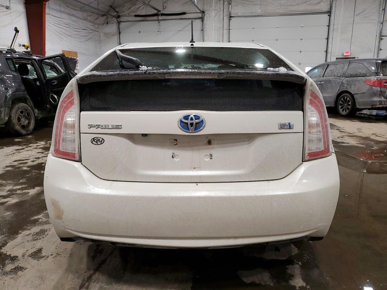 2015 TOYOTA PRIUS photo 6