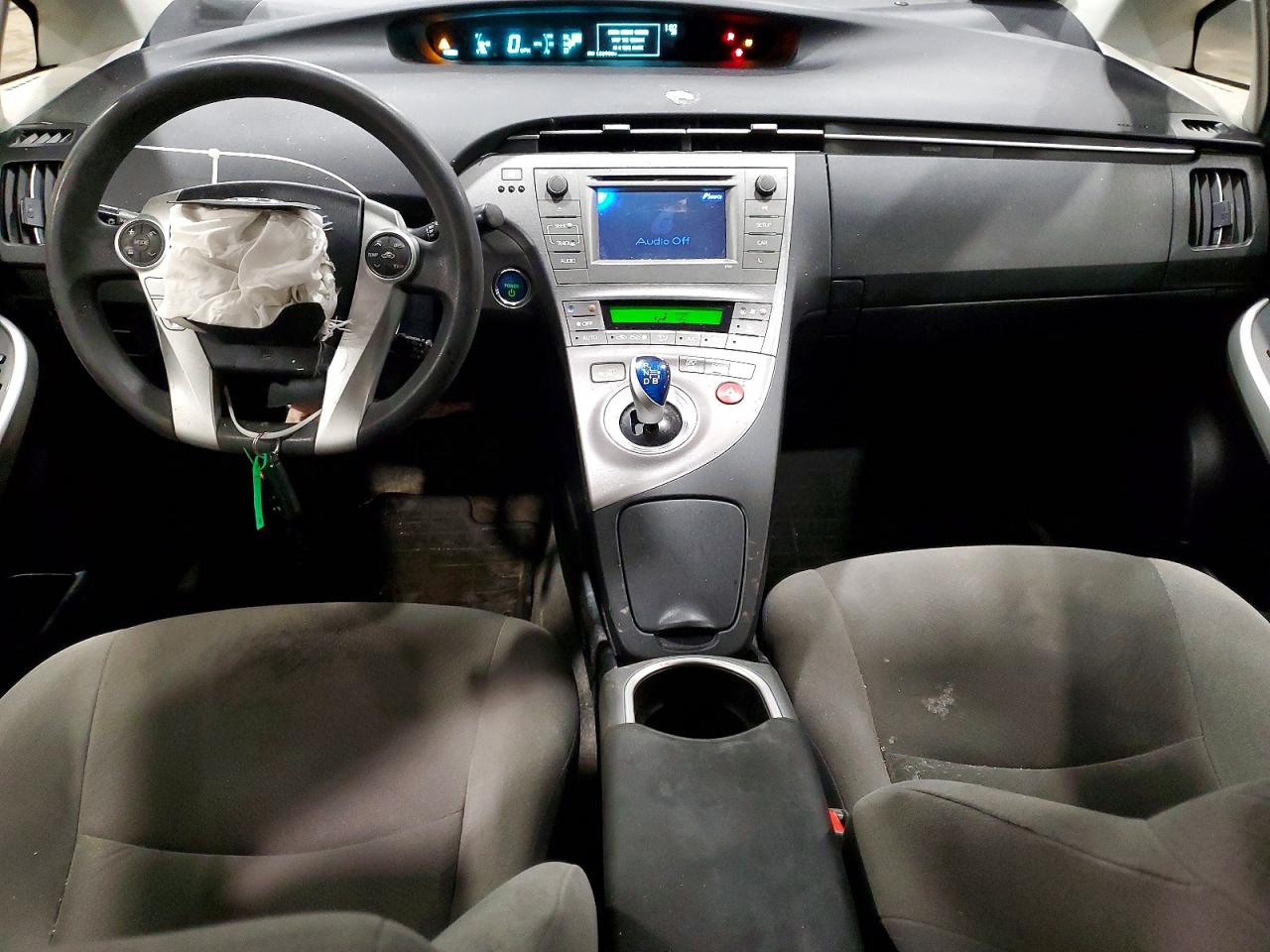 2015 TOYOTA PRIUS photo 8