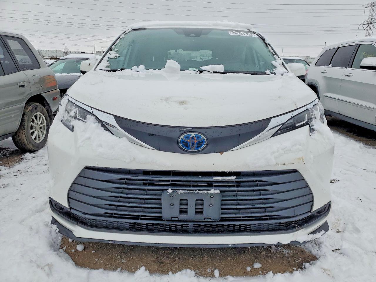 2021 TOYOTA SIENNA LE photo 5