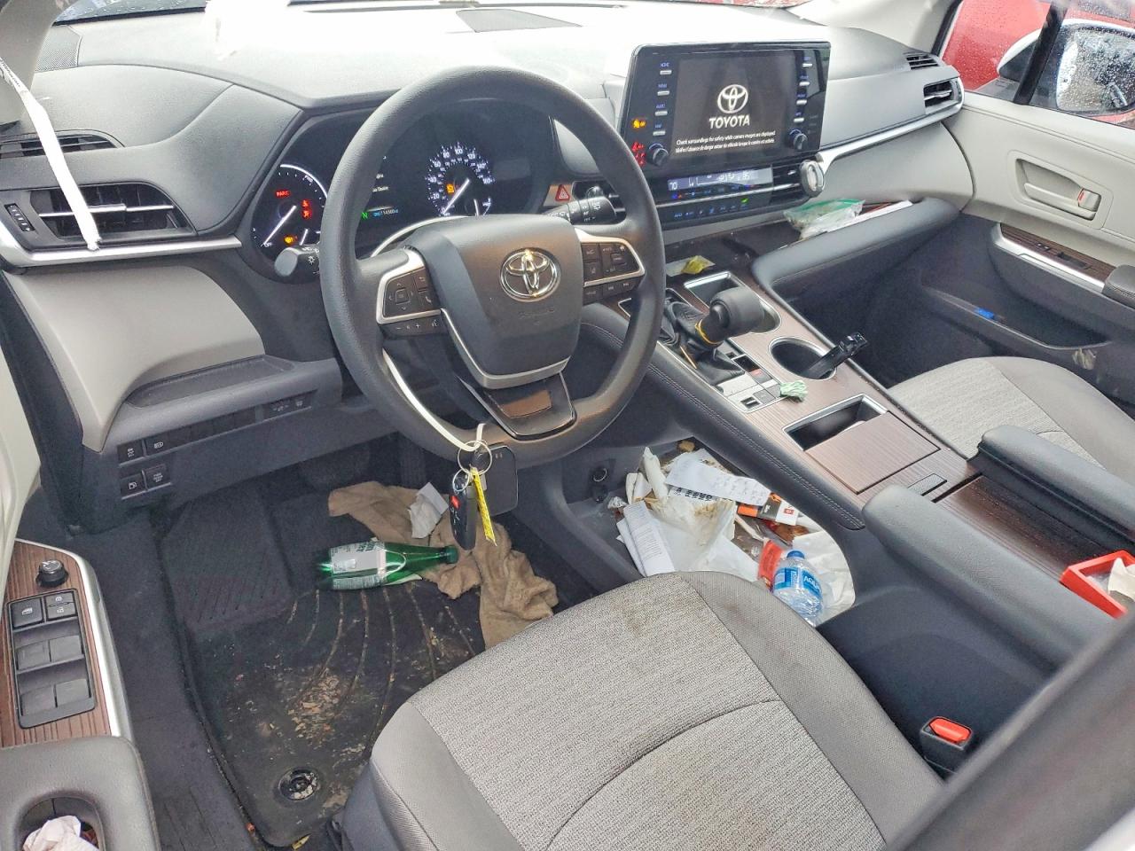 2021 TOYOTA SIENNA LE photo 8