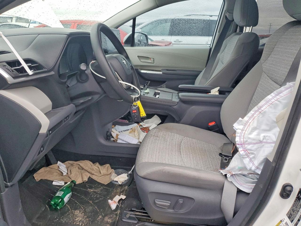 2021 TOYOTA SIENNA LE photo 7