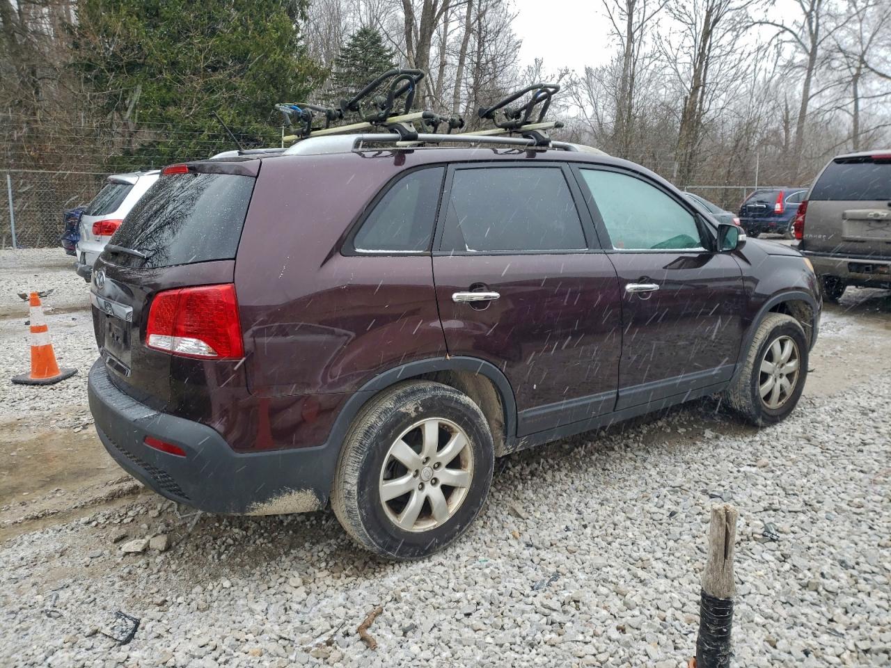 2011 KIA SORENTO BASE photo 3