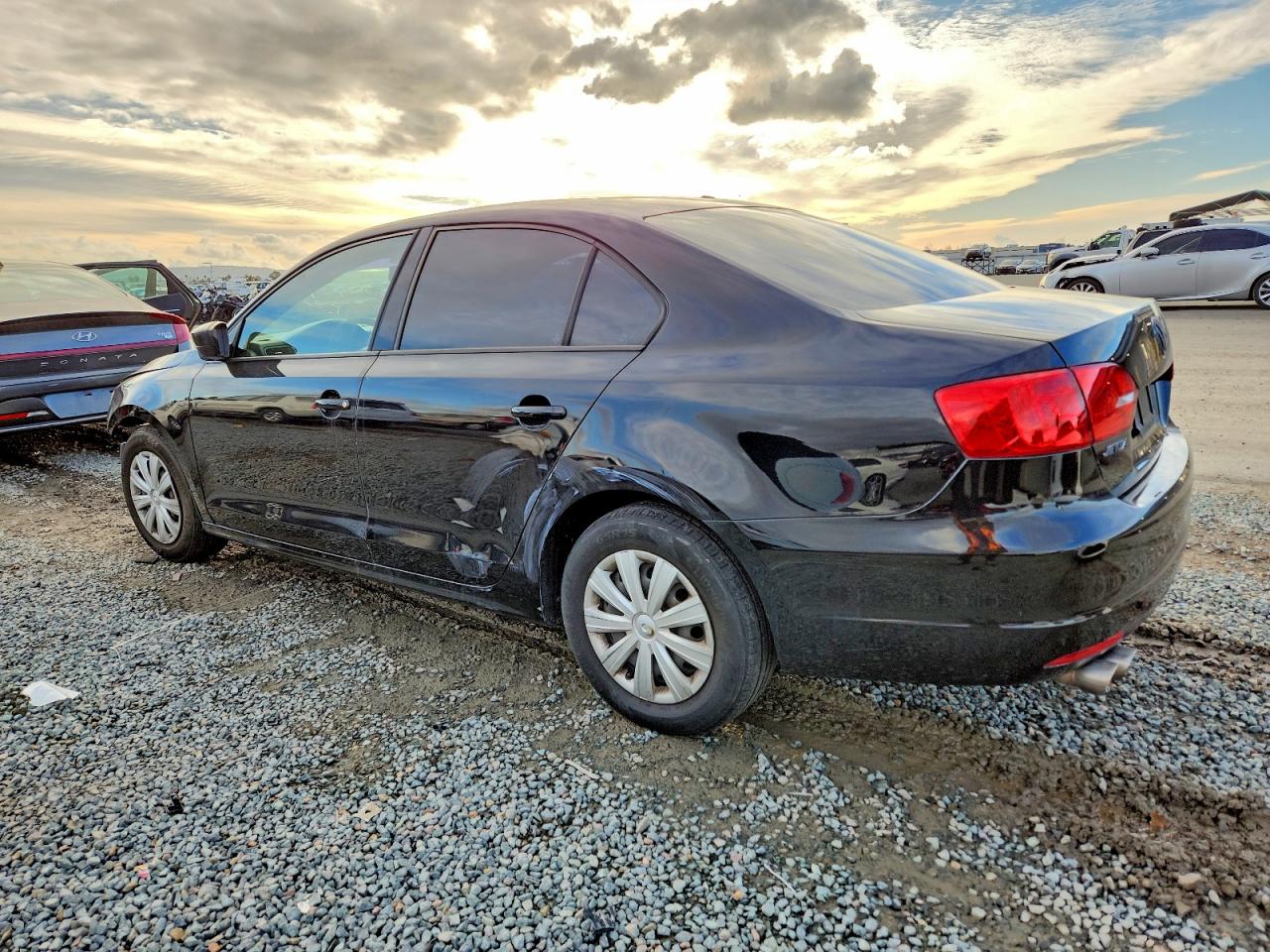 2013 VOLKSWAGEN JETTA BASE photo 2