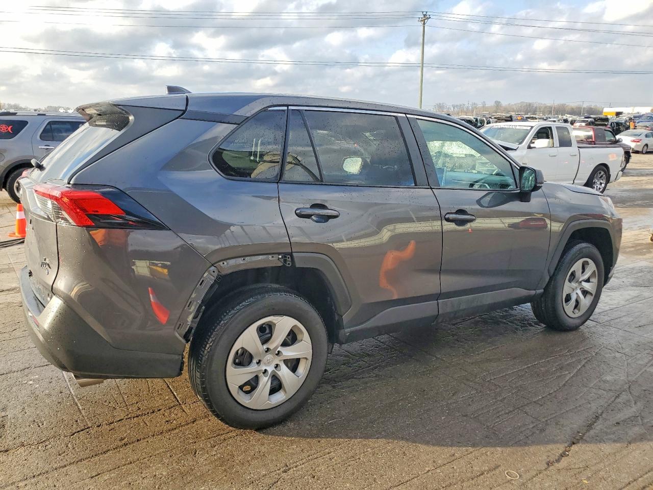 2024 TOYOTA RAV4 LE photo 3