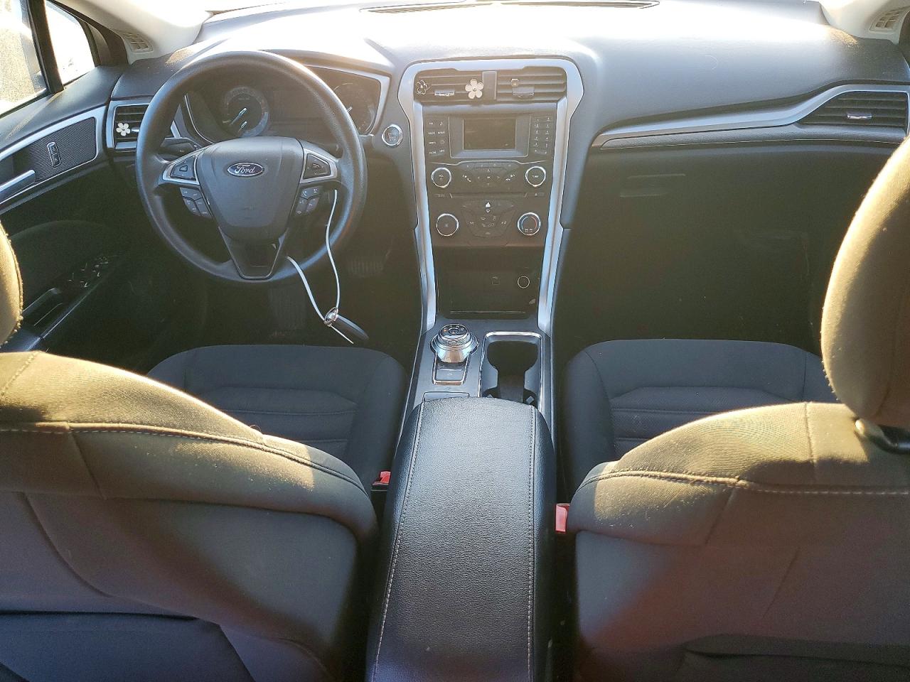 2017 FORD FUSION SE photo 8