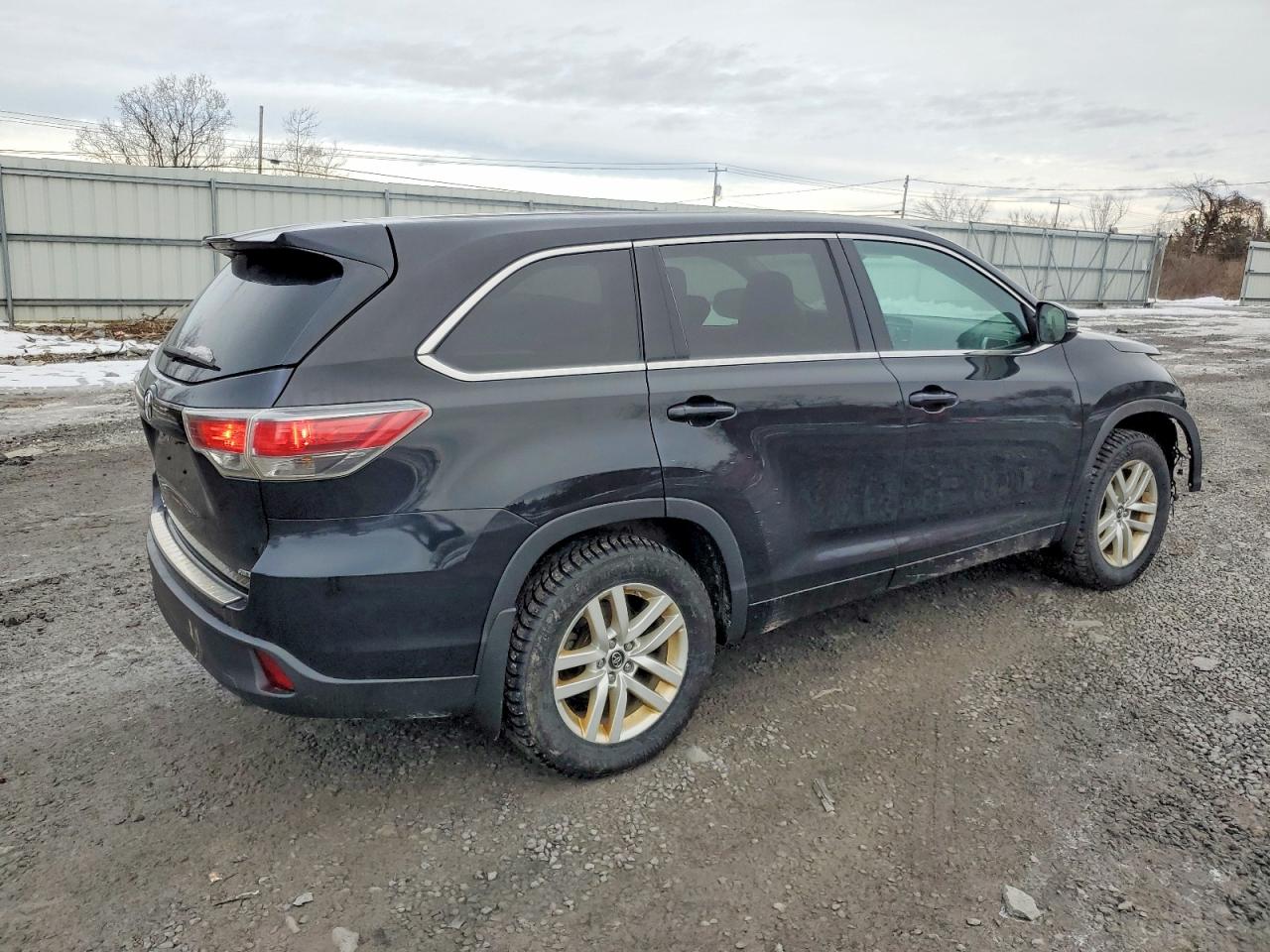 2016 TOYOTA HIGHLANDER LE photo 3