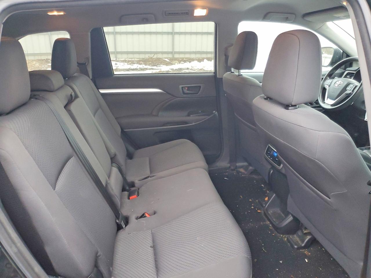 2016 TOYOTA HIGHLANDER LE photo 10