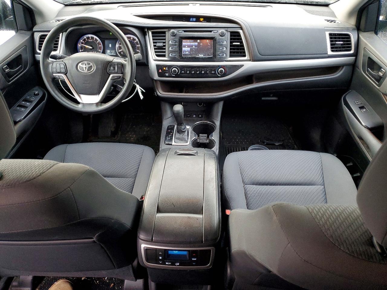 2016 TOYOTA HIGHLANDER LE photo 8