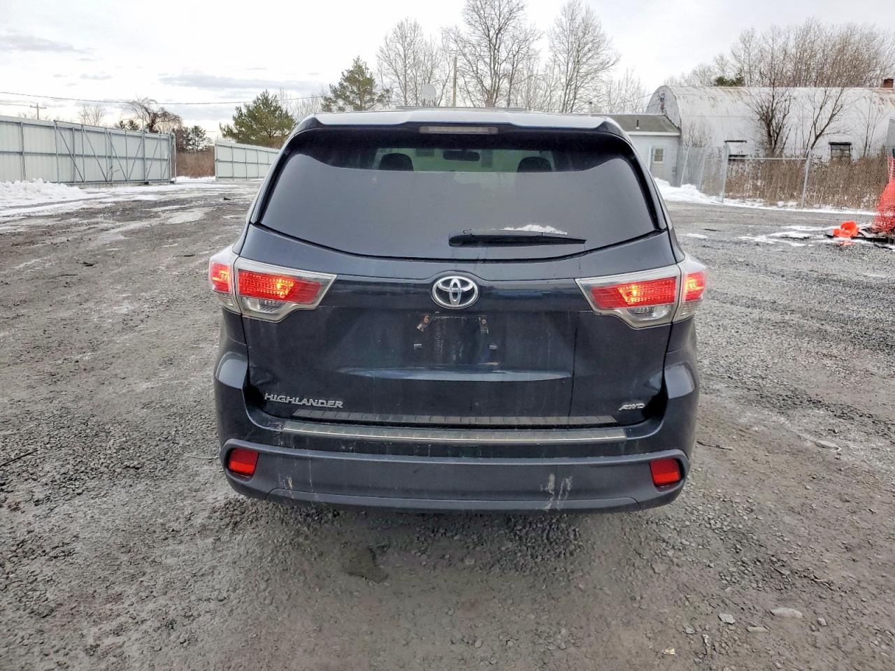 2016 TOYOTA HIGHLANDER LE photo 6