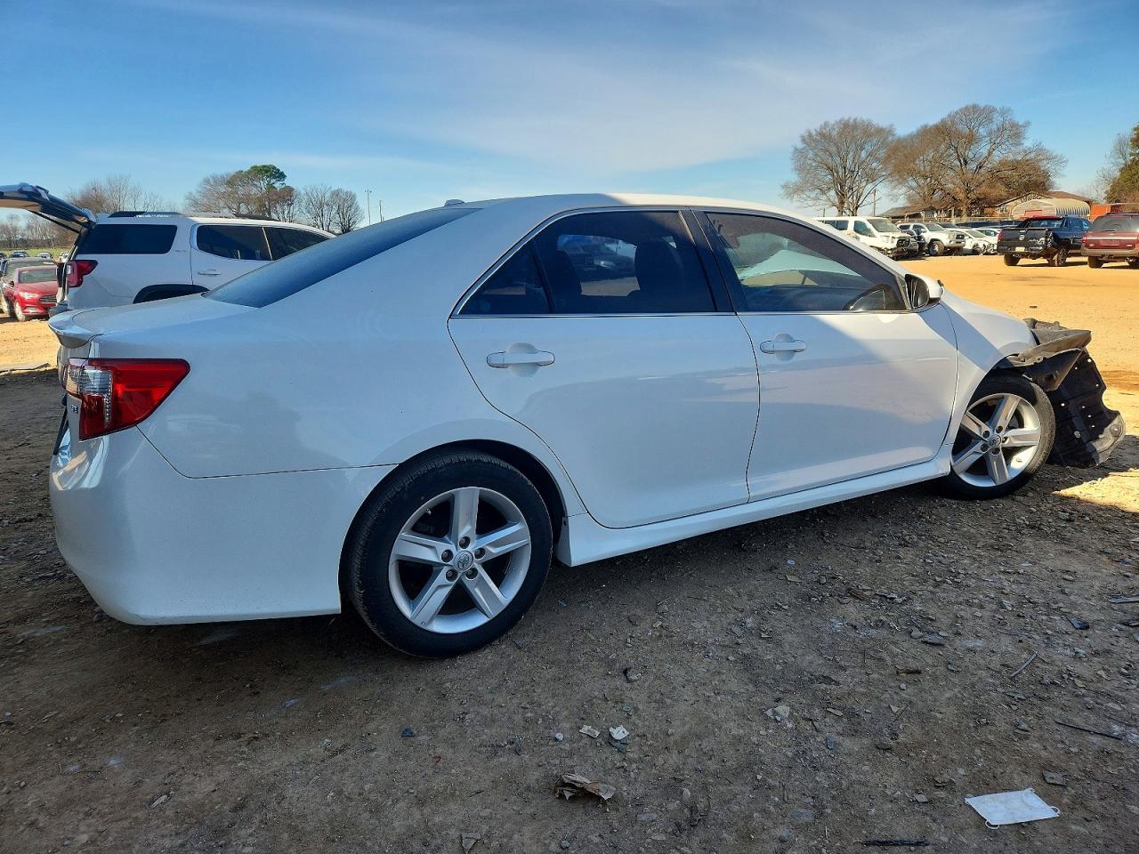 2013 TOYOTA CAMRY L photo 3