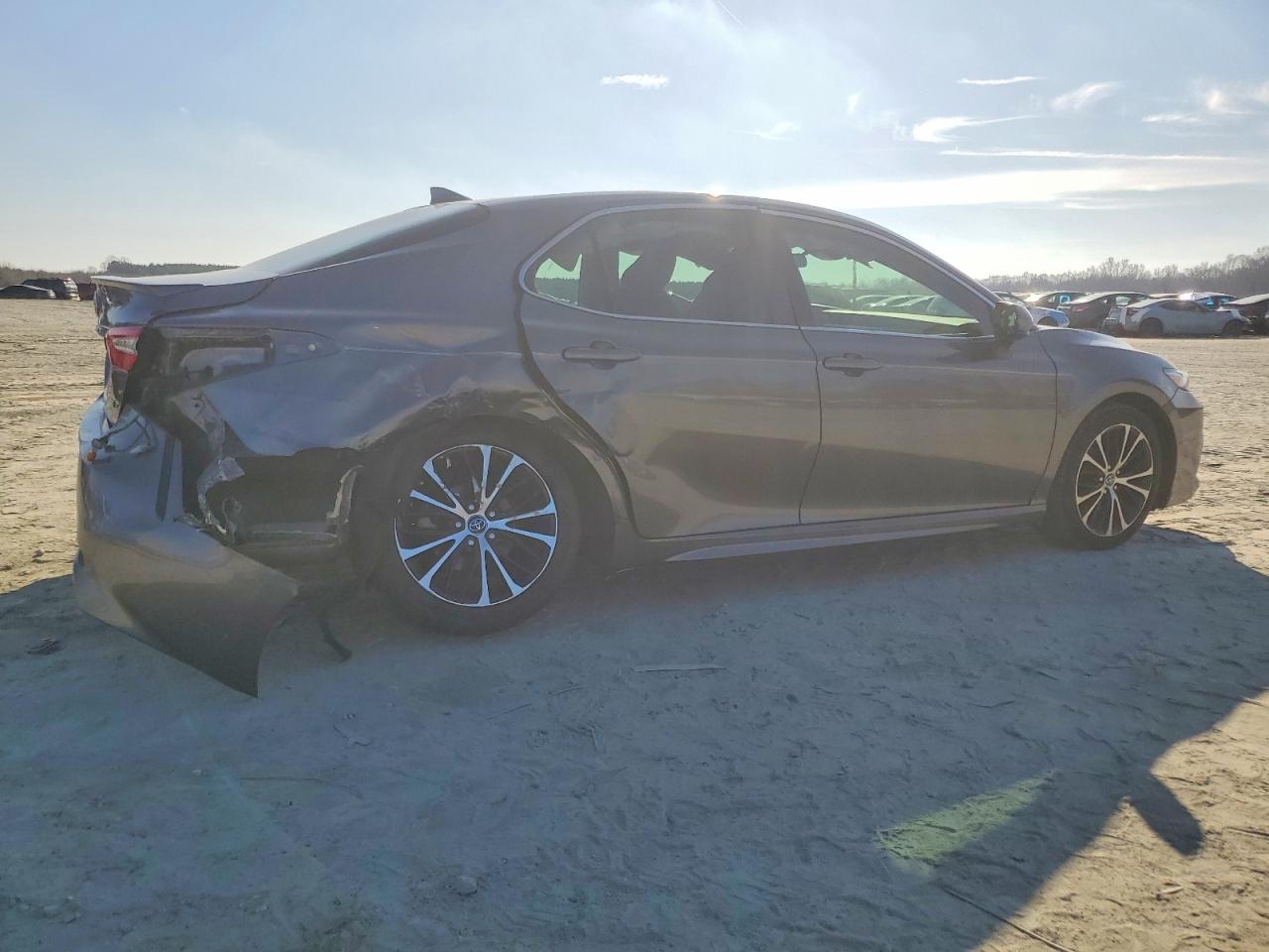 2019 TOYOTA CAMRY L photo 3