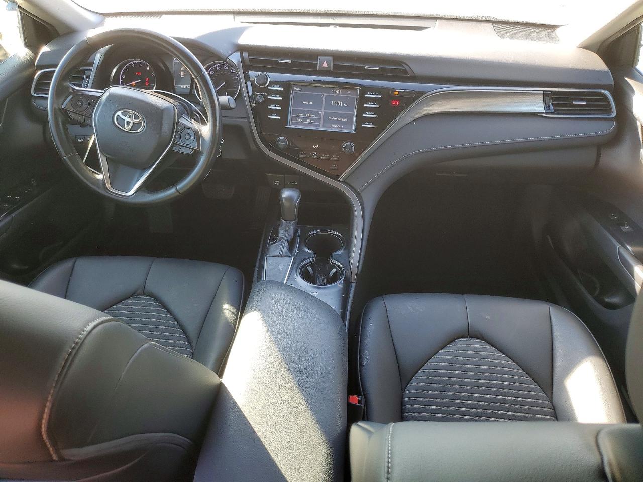 2019 TOYOTA CAMRY L photo 8