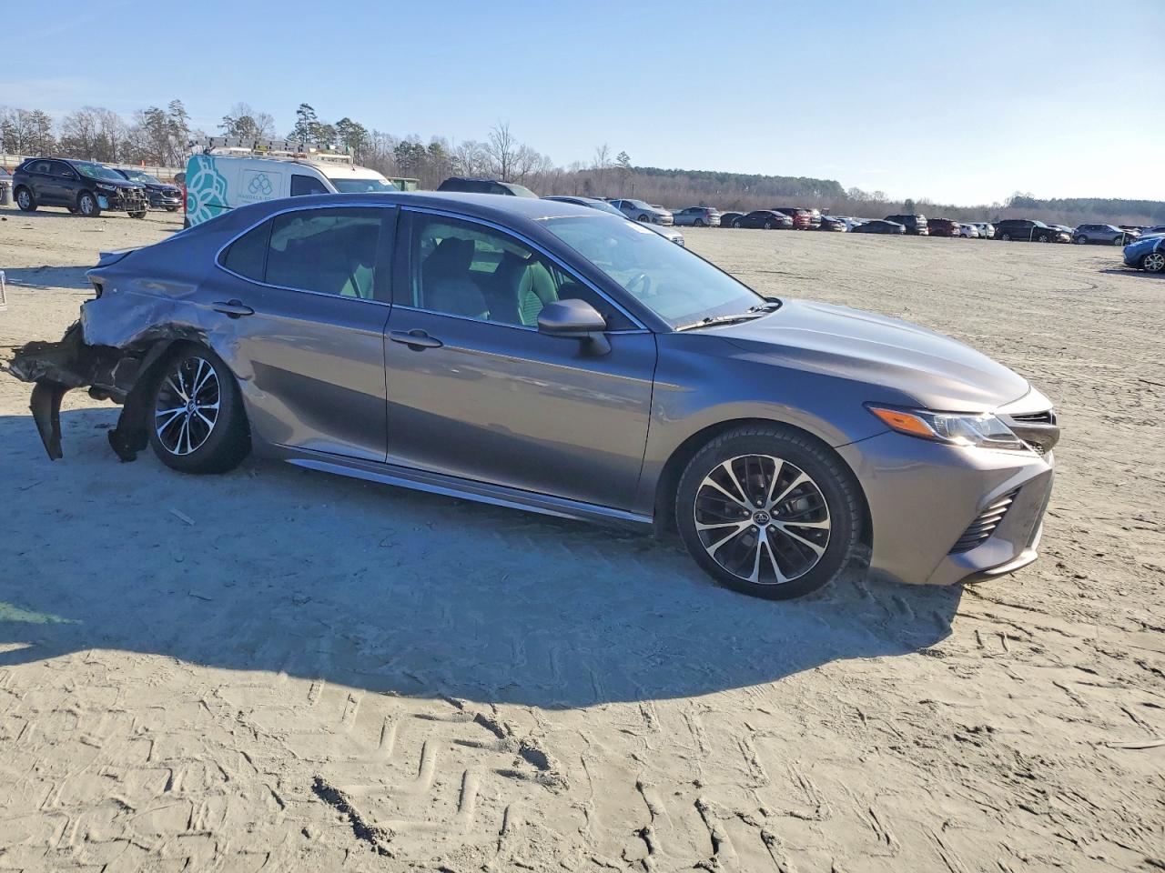2019 TOYOTA CAMRY L photo 4