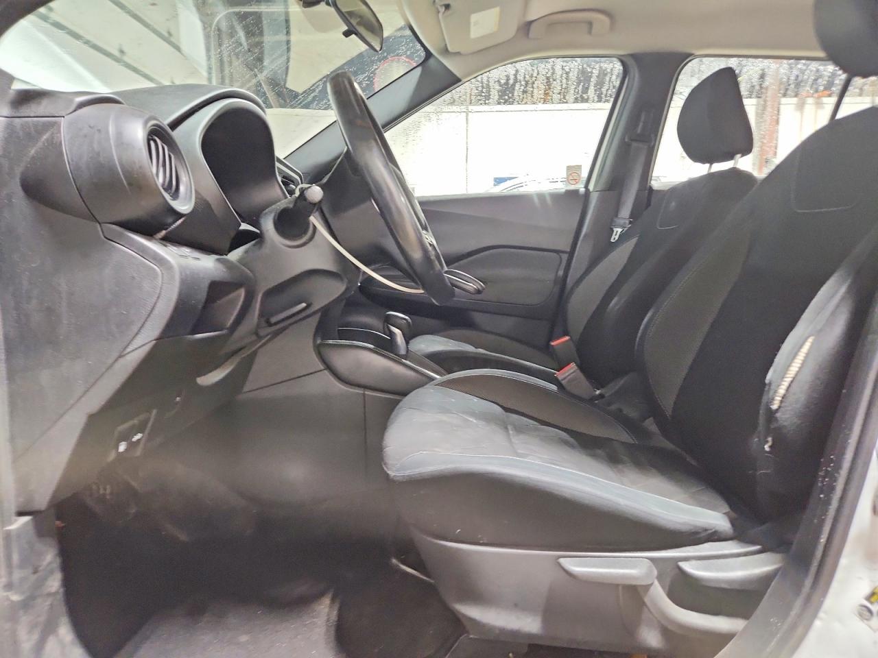 2019 NISSAN KICKS S photo 7