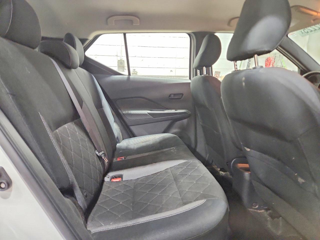 2019 NISSAN KICKS S photo 11