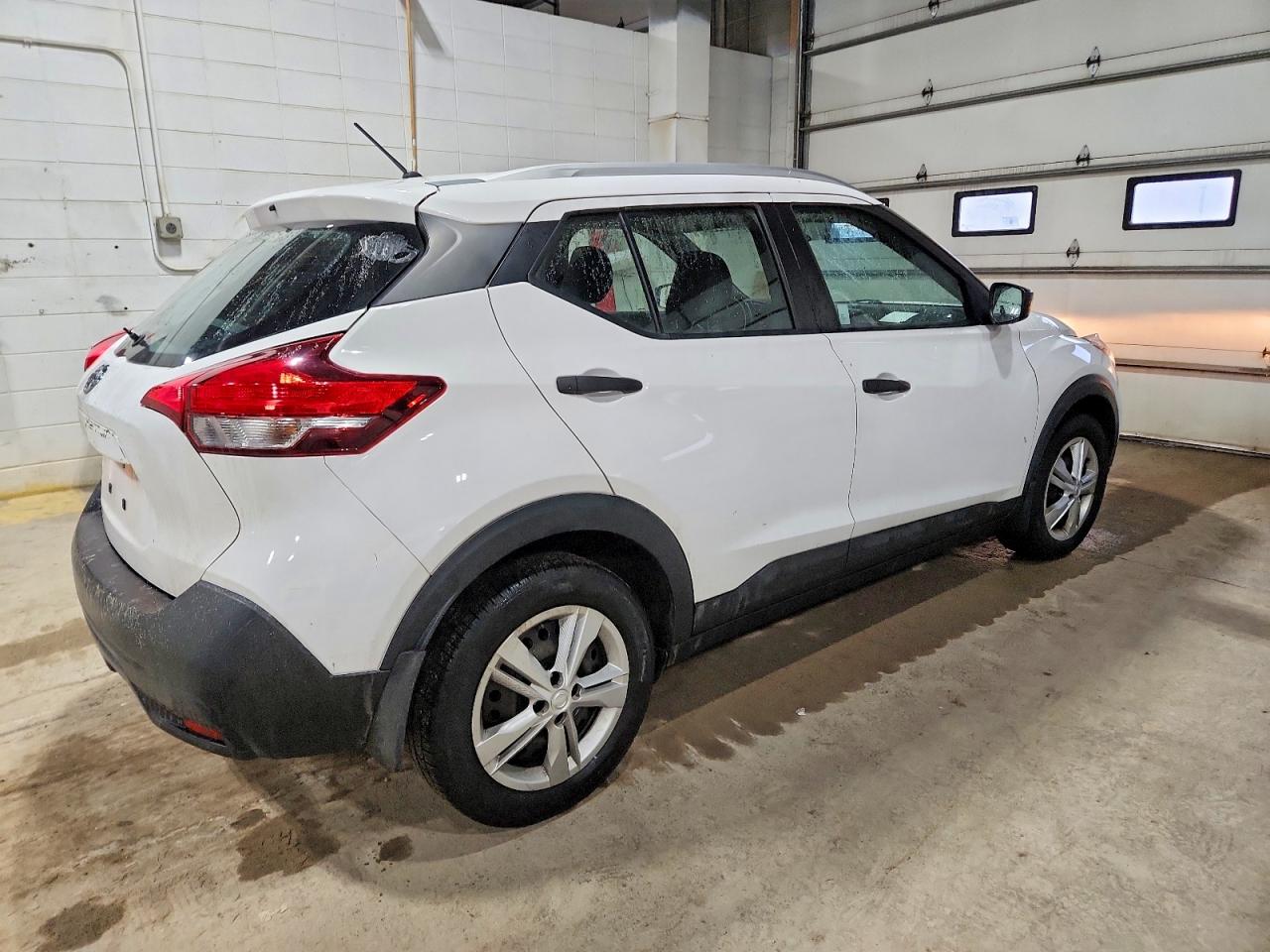 2019 NISSAN KICKS S photo 3