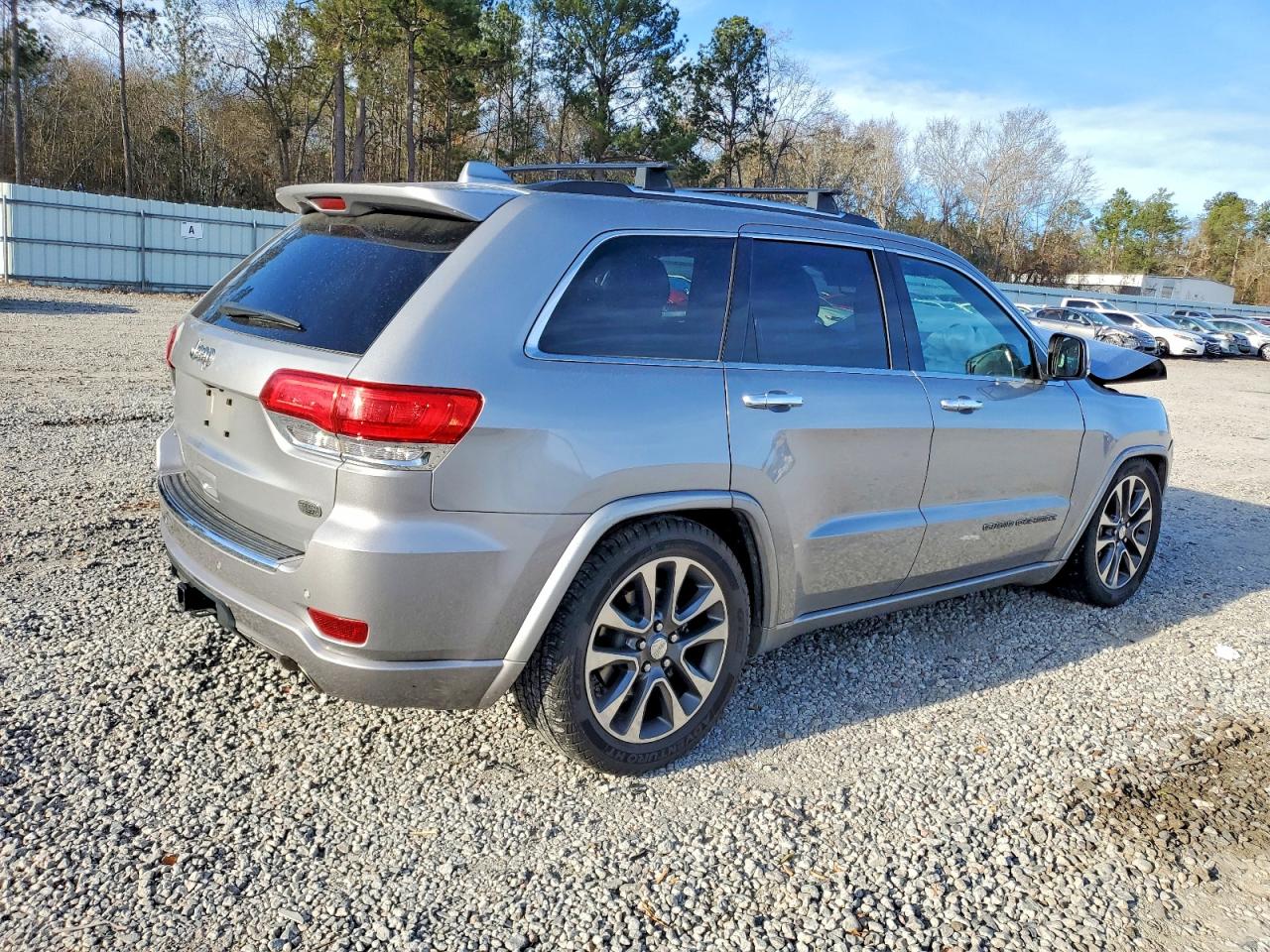 2018 JEEP GRAND CHEROKEE OVERLAND photo 3