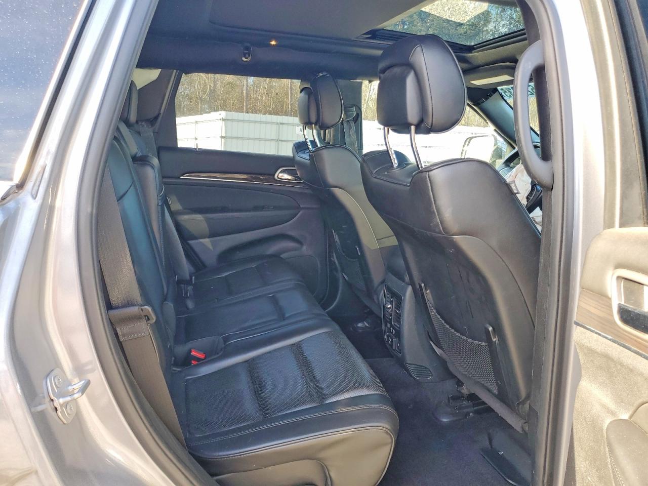 2018 JEEP GRAND CHEROKEE OVERLAND photo 11
