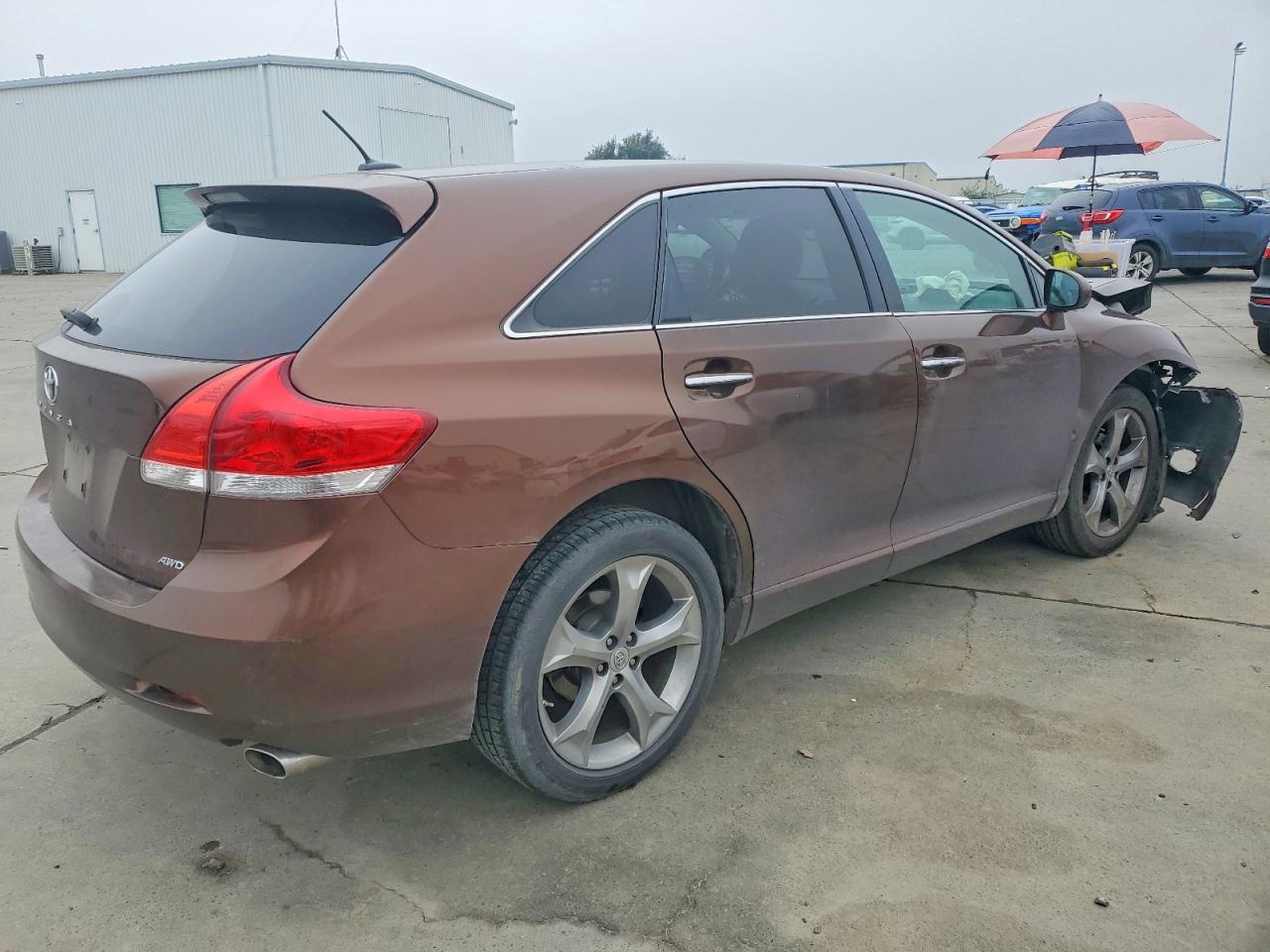 2010 TOYOTA VENZA photo 3