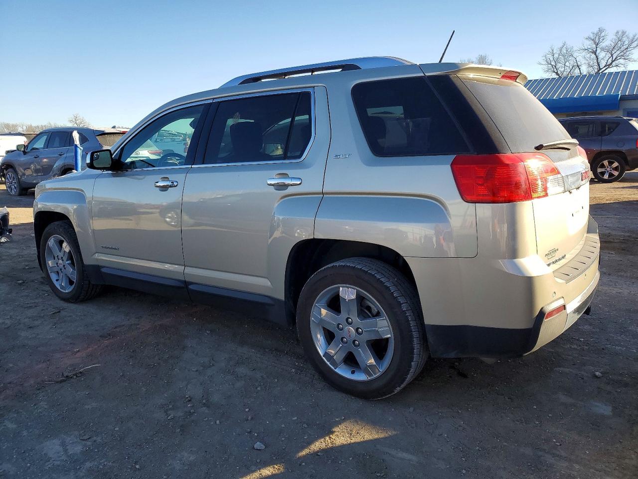 2013 GMC TERRAIN SLT photo 2