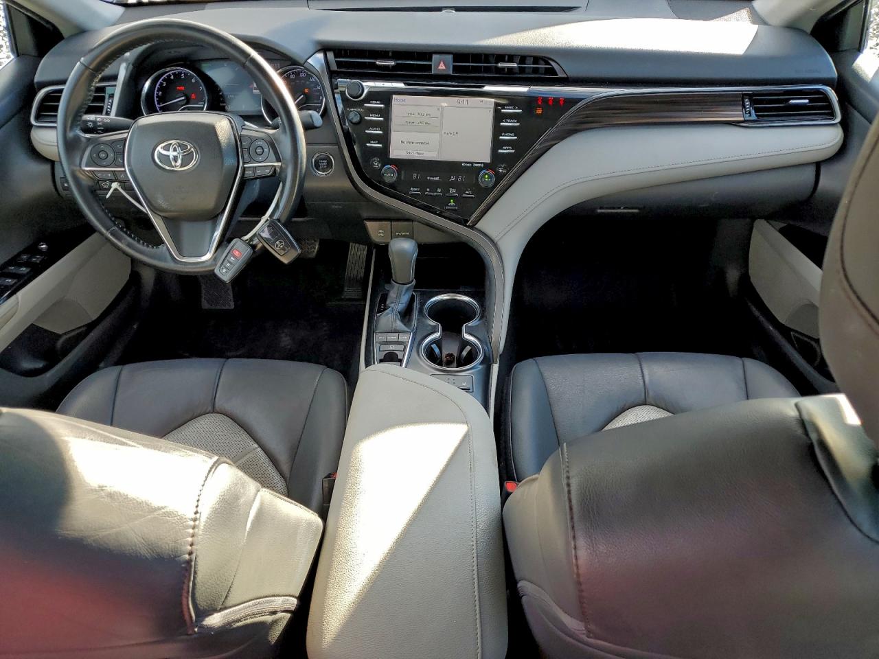 2019 TOYOTA CAMRY L photo 8