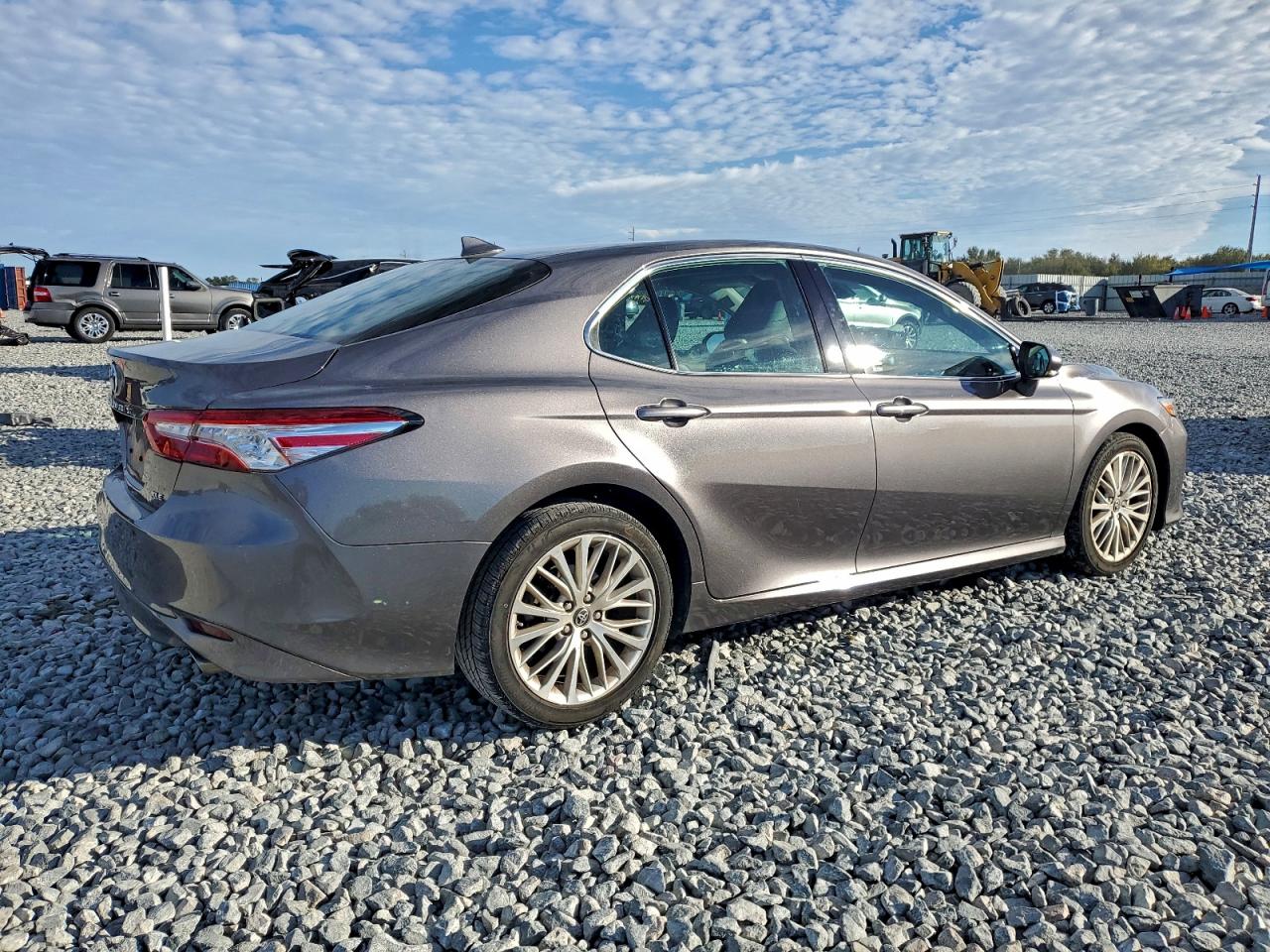 2019 TOYOTA CAMRY L photo 3