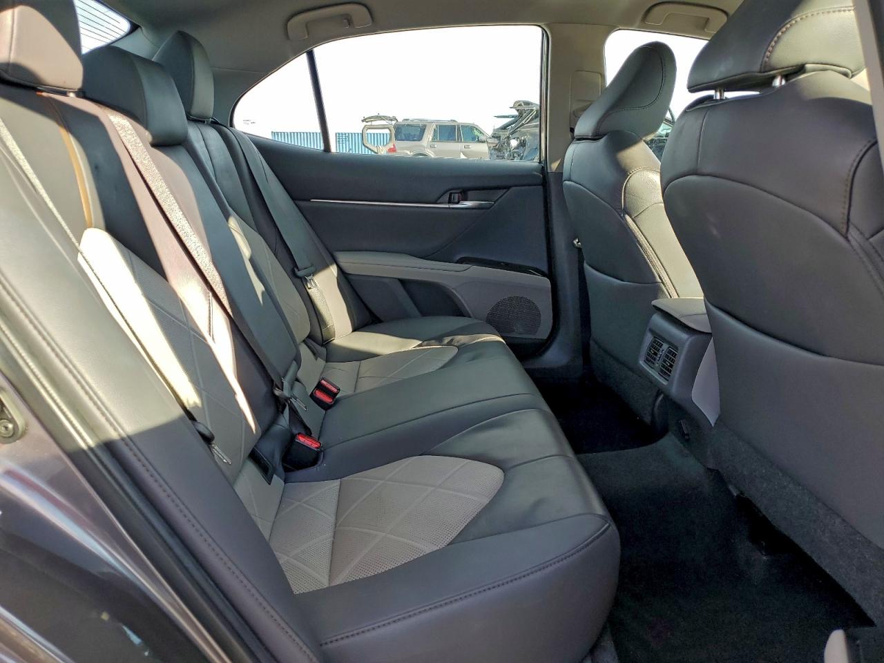 2019 TOYOTA CAMRY L photo 10