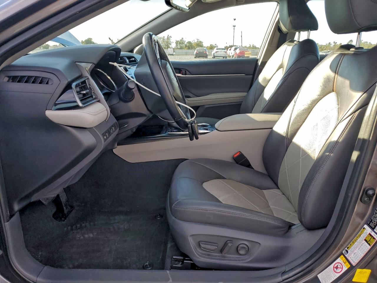 2019 TOYOTA CAMRY L photo 7