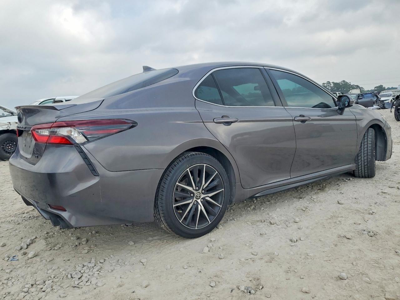 2021 TOYOTA CAMRY SE photo 5