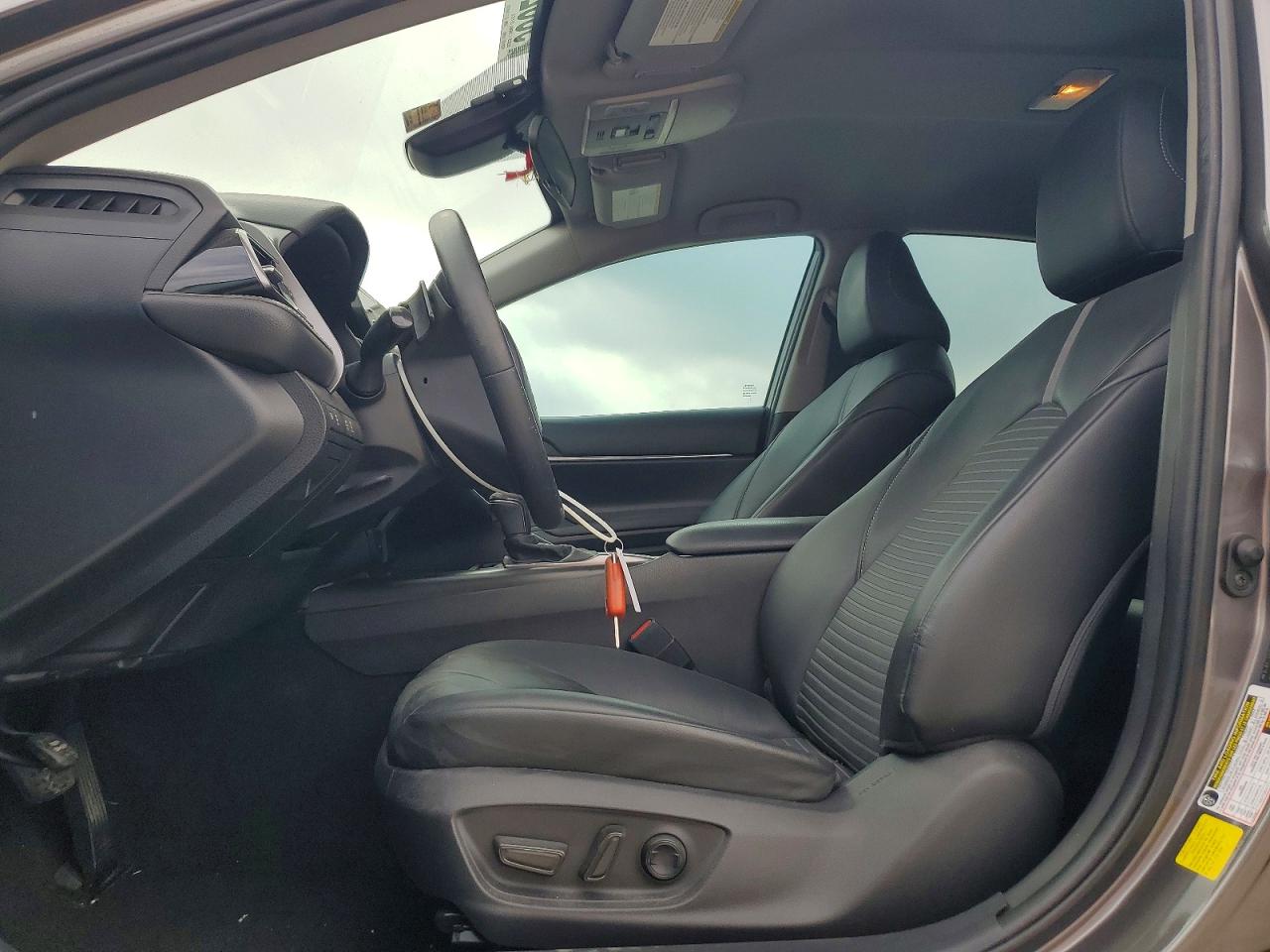 2021 TOYOTA CAMRY SE photo 13