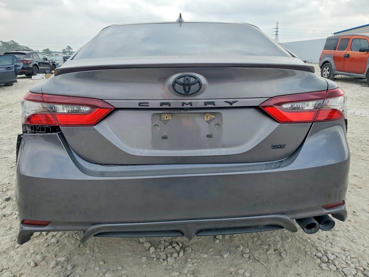 2021 TOYOTA CAMRY SE photo 11